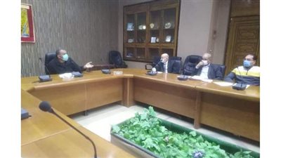 سكرتير شمال سيناء يكلف شركة النظافة برفع القمامة من شوارع العريش