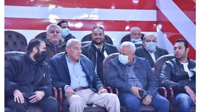 عماد عبد العزيز يساند طائرة الزمالك أمام سبورتنج | صور