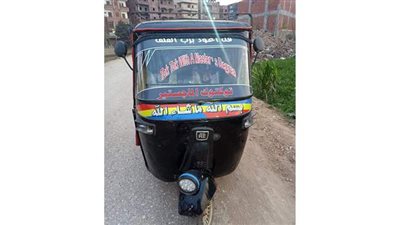 إسلام.. سواق توكتوك بدرجة ماجستير | صور