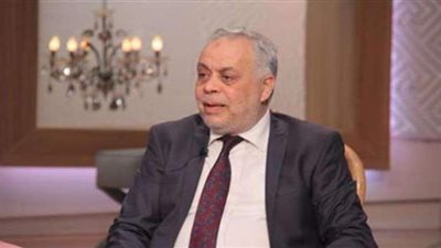 أشرف زكي يفتح النار على نائب سب الفنانين: 