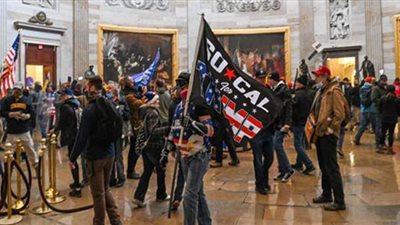 مفاجأة في اقتحام الكونجرس.. فتاة حاولت بيع 