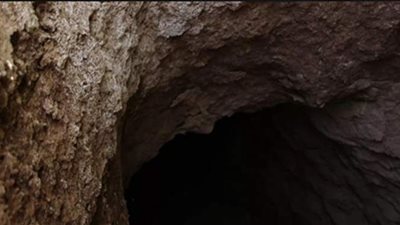 حير العلماء.. اكتشاف أنفاق 