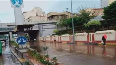 هطول أمطار غزيرة على الإسكندرية.. واستمرار فتح الميناء | صور