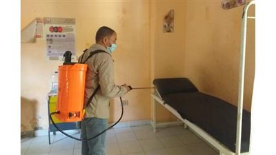 إغلاق 21 منشأة مخالفة للإجراءات الاحترازية وفض فرح وسوق تجاري بالمنيا