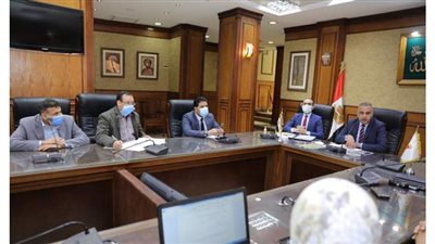 محافظ سوهاج يبحث تطوير الملف الثقافي