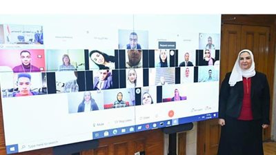 وزيرة التضامن تلتقي طلاب 