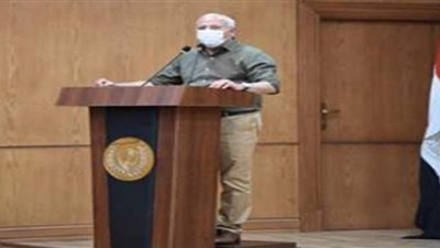 محافظ بورسعيد يسلم عقود الإسكان الاجتماعي لعدد من المستحقين | صور