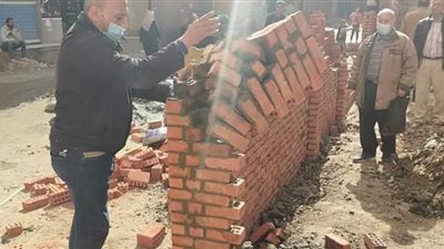 إزالة مبنى على أراضى زراعية وتحرير 19 مخالفة إشغال طريق بالشرقية