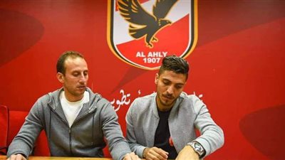 الأهلي يمدد عقدي محمد شريف وعلي لطفي | صور