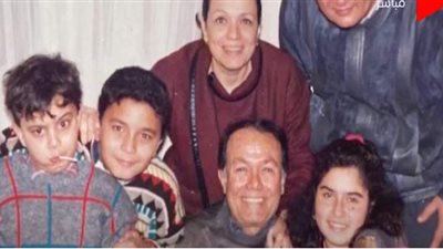 كان يحبهم جدا.. ابنة صلاح ذو الفقار تفجر مفاجأة عن ولدين غير رسميين له | فيديو