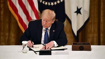 قرار اللحظة الأخيرة.. ترامب يعفو عن مستشاره السابق ستيف بانون المتهم بالاحتيال