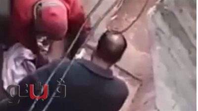 التحقيق مع الأب وزوجته فى واقعة فيديو تعذيب رضيعته بالدقهلية