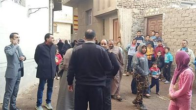 النيابة العامة تعاين موقع جريمة تعذيب أب لنجلته بنبروه | فيديو