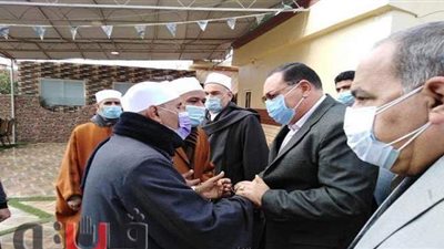بعد فض عزاء والدته.. محافظ الشرقية يطيب خاطر الطاروطى بمنزله | صور