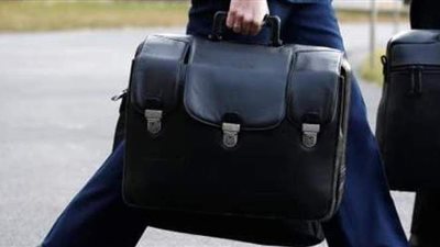 وصول الحقيبة النووية إلى مقر الكونجرس لتسليمها إلى بايدن | فيديو