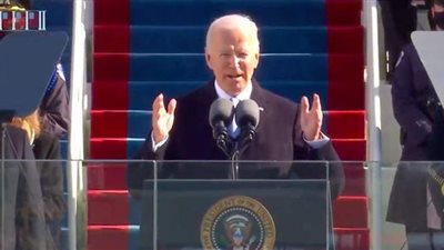 بايدن يعد بالدفاع عن الأمريكيين والدستور بكل جهد