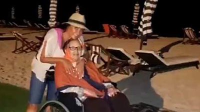 لطيفة تحتفل بعيد ميلاد والدتها