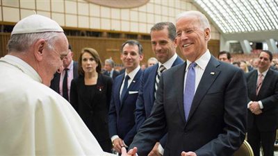 بابا الفاتيكان: أصلي من أجل نجاح بايدن في إحلال السلام حول العالم