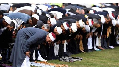 ماذا يفعل المأموم إذا ركع الإمام قبل أن يتم قراءة الفاتحة؟