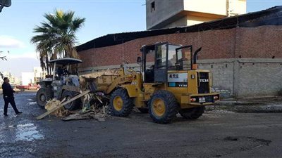 رئيس مدينة دمياط الجديدة يقود حملة لرفع الإشغالات بالمنطقة الصناعية