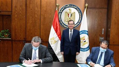 وزير البترول يشهد توقيع عقود البحث عن الذهب باستثمارات 13 مليون دولار