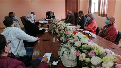 نائب محافظ القاهرة تناقش توصيل المرافق لشق الثعبان