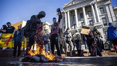 بعد يوم من التنصيب.. انطلاق مظاهرة مناهضة لبايدن في ولاية أوريجون | صور