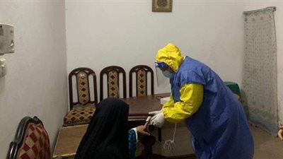 ٤٥ فريق طبي يتابعون حالات العزل المنزلي لمصابي كورونا في المنيا