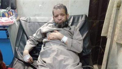 يحلم بكرسي متحرك ليُصلي.. الشيخ رمضان مأساة محفظ قرآن أقعده المرض |فيديو