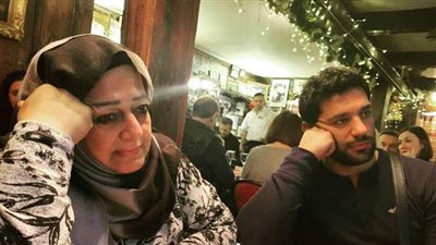 حسن الرداد ينشر صورة مع والدته الراحلة: 