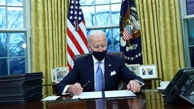 إدارة بايدن تعلق مؤقتاً تصاريح التنقيب عن النفط والغاز