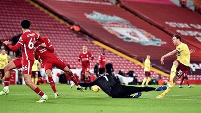 ليفربول يتعادل سلبيًا مع بيرنلي في الشوط الأول