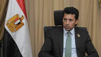 وزير الرياضة يعلن موعد رحيل اللجنة الثلاثية.. ويعلق مجددًا على أزمة الحلوى الجنسية