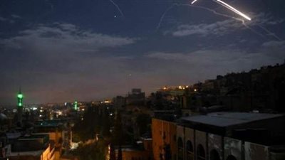 مقتل عائلة من أب وأم وطفلين في قصف إسرائيلي على حماة السورية