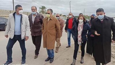 نائبة المحافظ تتفقد الأماكن المقترحة لنقل الباعة الجائلين بالعامرية