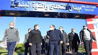 السيسي يتفقد أكاديمية الشرطة والقرية التكتيكية للتدريب على اقتحام أوكار الإرهابيين.. يستعرض طابور التدريب ويشارك الطلاب الإفطار