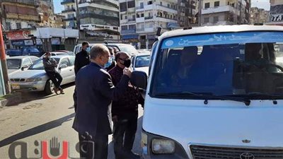 رئيس مناخ بورسعيد يوزع كمامات على الأطفال | فيديو