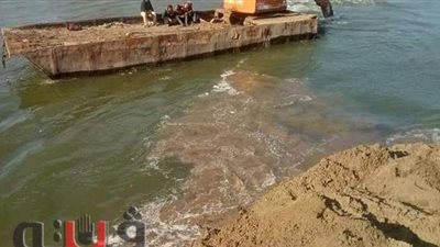 الدفع بصندل وحفار للبحث عن جثة 