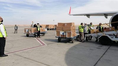 في وقت قياسي.. مصر للطيران للخدمات تفرغ طائرة حمولتها 15 طنا