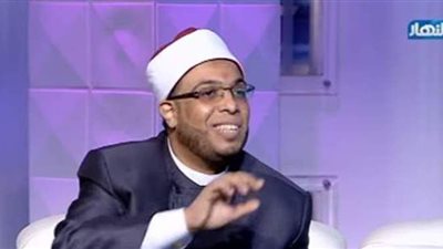 هل يجوز أن يغسل الابن والدته المتوفاة؟ عالم أزهري يجيب | فيديو