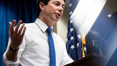 مرشح بايدن المثلي لوزارة النقل يشكر زوجه: 