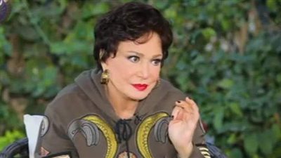 لبلبة: رفضت الجواز مرتين بعد طلاقى ..وهذه قصة حضن عادل إمام| فيديو