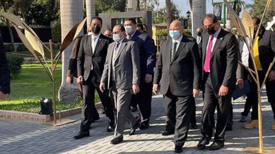 تدشين أكبر عجلة دوارة في أفريقيا.. تقام على مساحة 5 آلاف متر أمام برج القاهرة.. ارتفاعها 120 مترا وتتيح المشاهدة لمسافة 50 كيلو