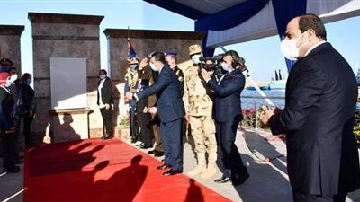 10 صور ترصد افتتاح السيسي مشروعات قومية من بورسعيد