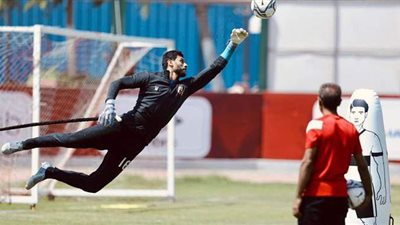 محمد الشناوي يعود لحراسة مرمى الأهلي أمام بيراميدز