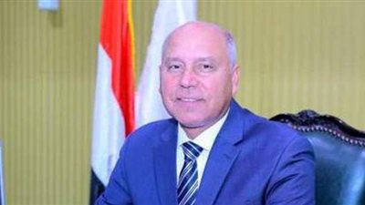 وزير النقل: لدينا 400 جرار معطلة و400 