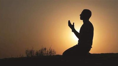 يقلل من مخاطر الموت المفاجئ.. تعرف على فوائد قيام الليل النفسية والعلمية