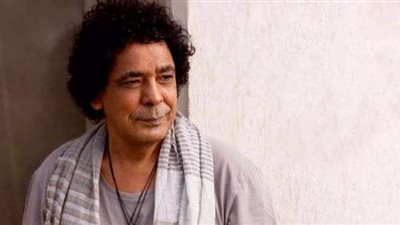 تعرف على مفاجأة محمد منير للجمهور | فيديو