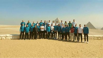 منتخب الجزائر في زيارة لأهرامات الجيزة