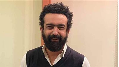 محمد العدل ينشر صورة من كواليس تصوير بين السما والأرض